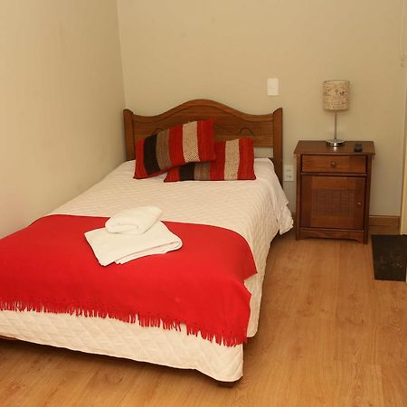 טמוקו Hostal Y Departamentos Alcala מראה חיצוני תמונה