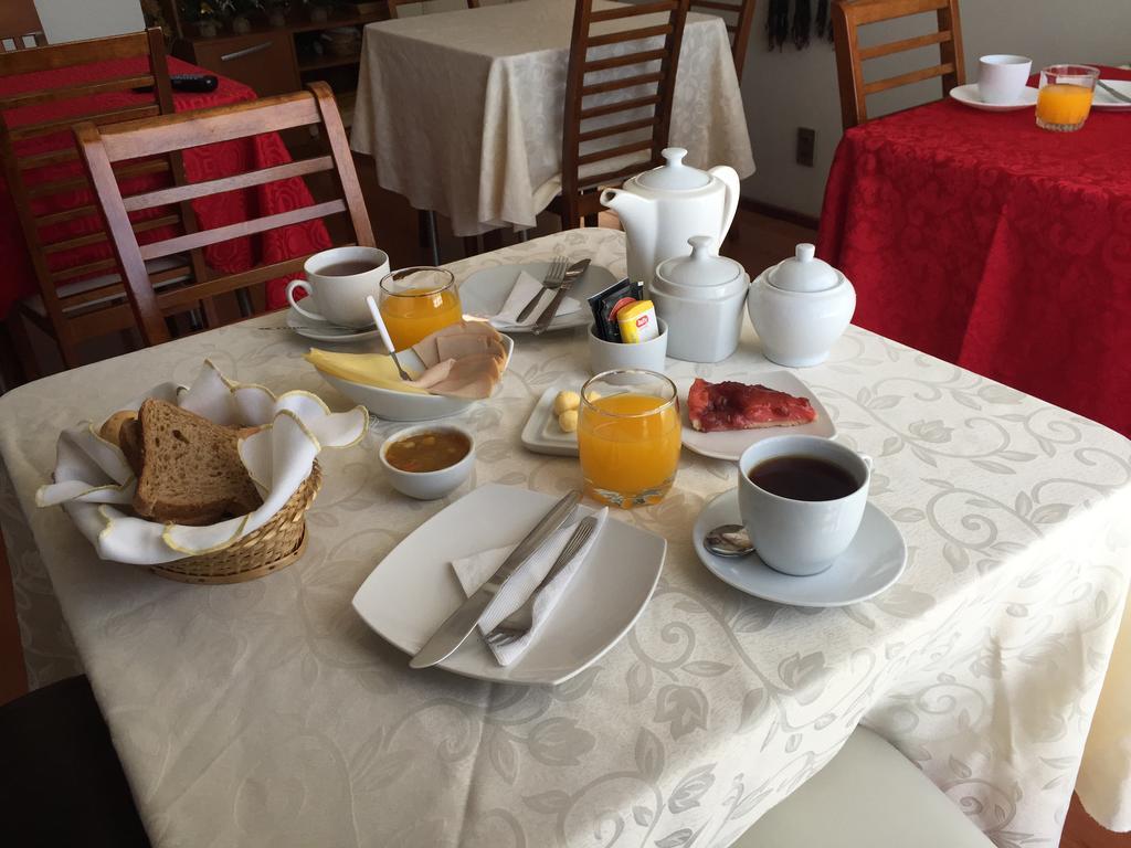 טמוקו Hostal Y Departamentos Alcala מראה חיצוני תמונה