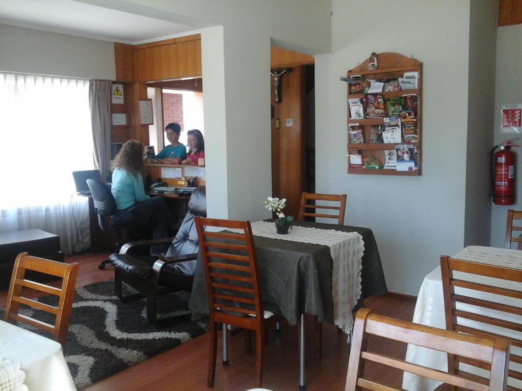 טמוקו Hostal Y Departamentos Alcala מראה חיצוני תמונה